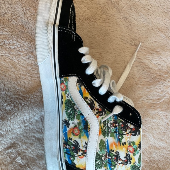 Vans, Hi-top Hawaiian print, Size 9 - Picture 3 of 7